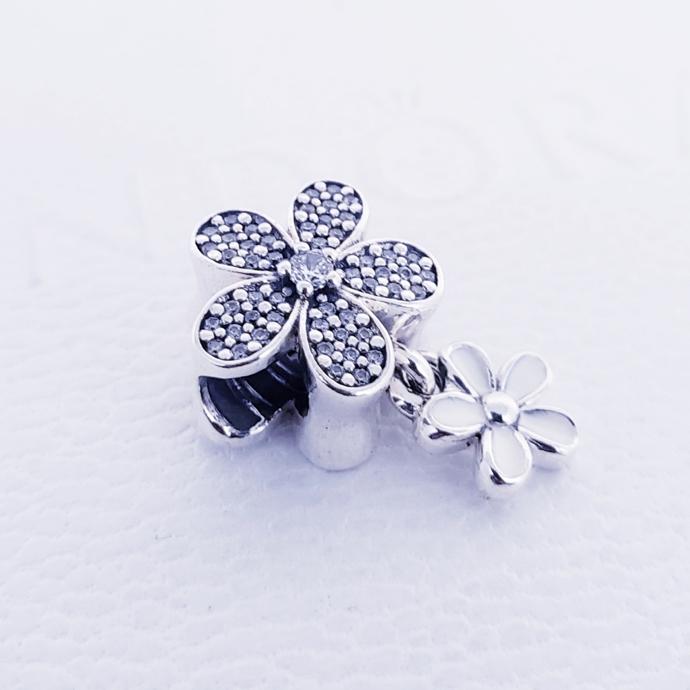 🌼Authentic Pandora ⭐️RETIRED⭐️ DAISY CHARM - Picture 6 of 6